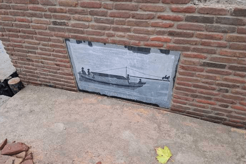 Gedenksteen trekschuit geplaatst